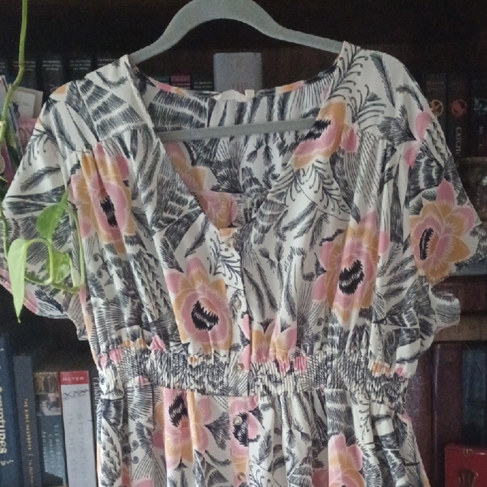 Long Maxi Style Floral Dress From ROOLEE. Size XXXL.